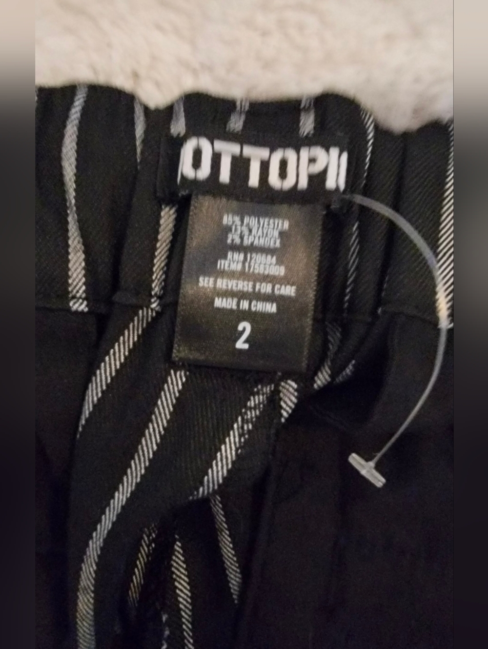 NWOT Hot Topic Black White Pinstripe Wide Leg Pants WITHOUT CHAINS Size 2X - Picture 5 of 5